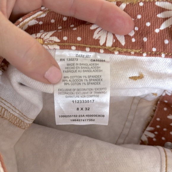 NWOT Wrangler High Rise Fierce Flare Jeans in Daisy Print Size 8 - Picture 5 of 7